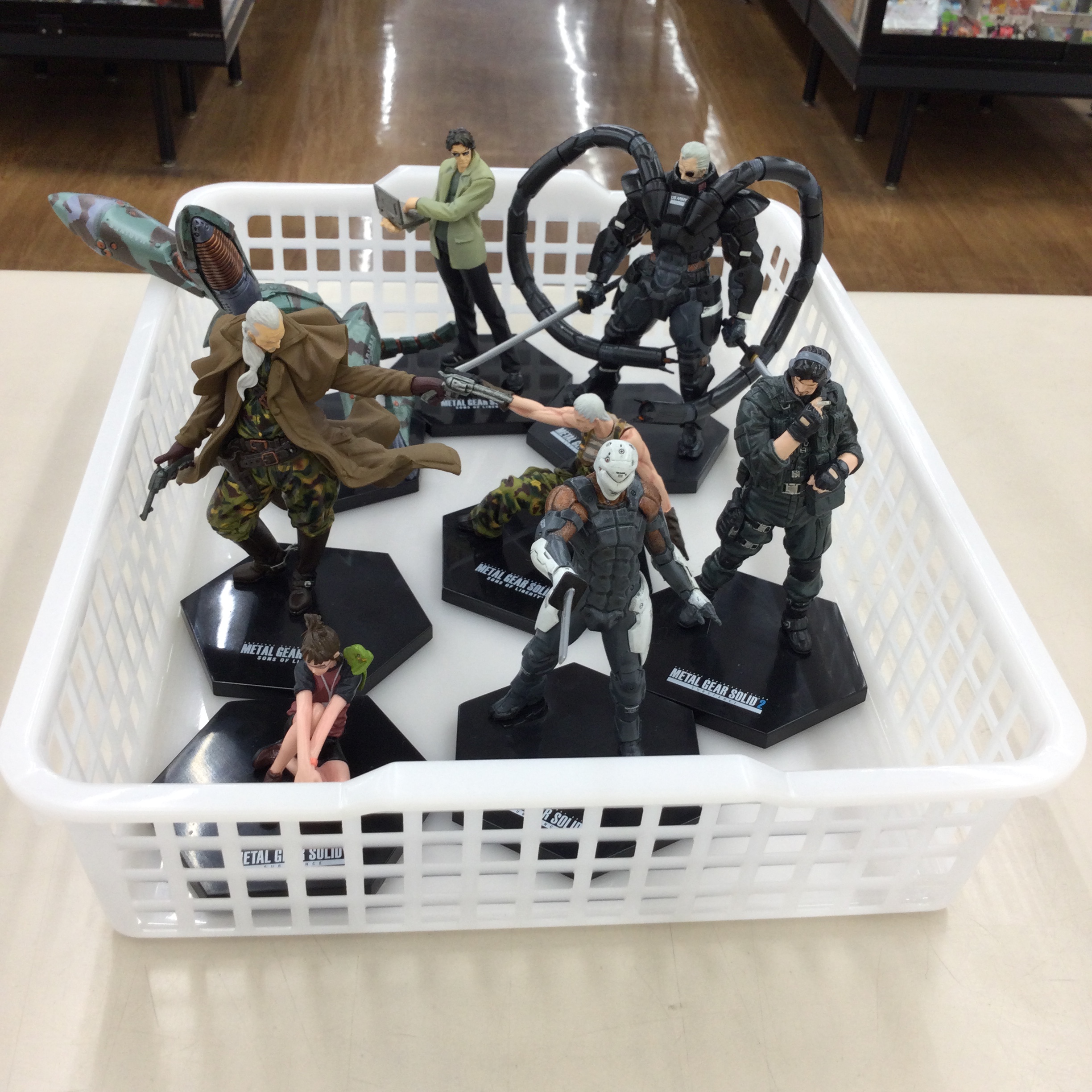 李*様 コナミ フィギュアコレクション メタルギアソリッド2 フィギュアセット 李*様 コナミ フィギュアコレクション メタルギアソリッド2