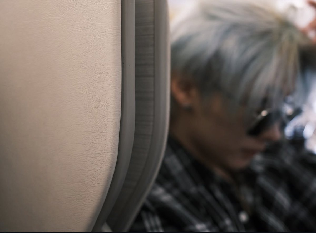 haetbitlinoring's tweet photo. NO BUT THESE PICTURES THIS SILVER LEEKNOW IS SRSLY INSANEE HE LOOKS SO CRAZY GOOD SO BEAUTIFUL WAHH https://t.co/esf73EYhDX