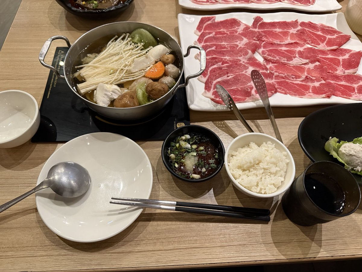 chiminhung's tweet photo. 肉多多火鍋，高雄，台灣 https://t.co/xle5PgR5RR