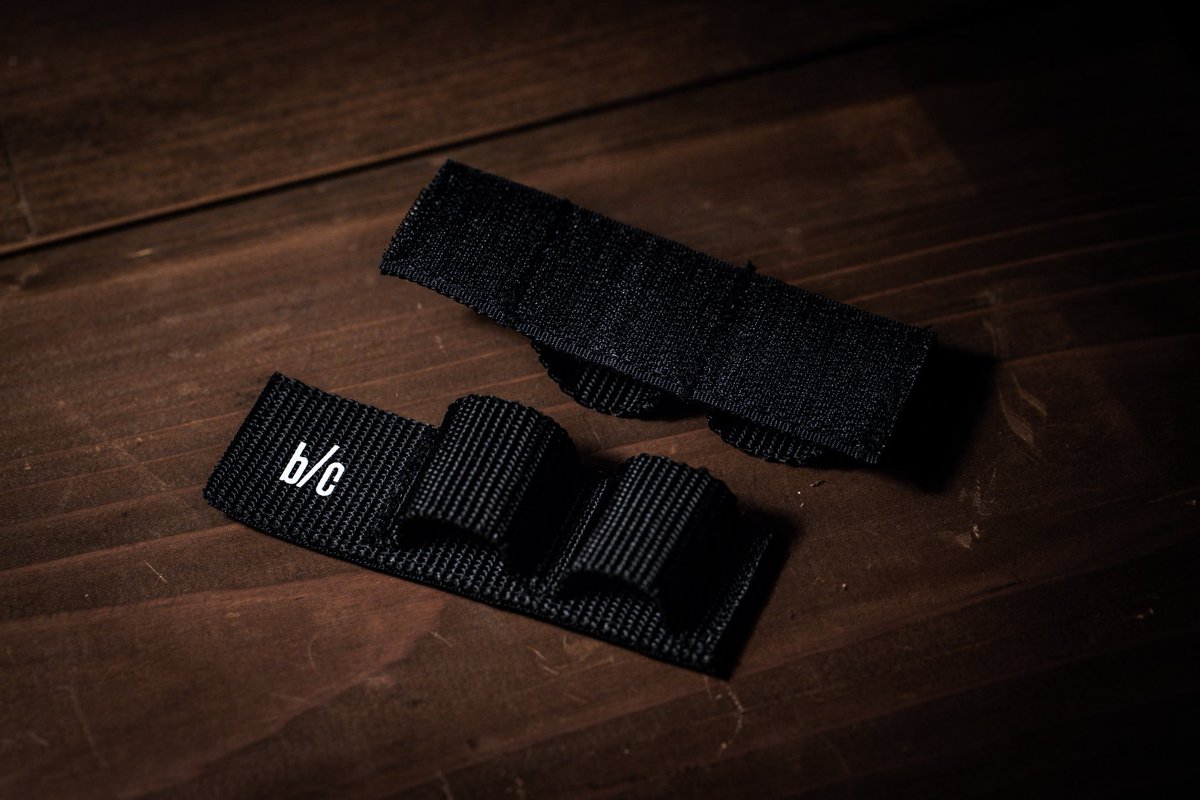 b_by_c_official's tweet photo. ポールにカラビナループを取り付ける。
LOOP PATCH をセットしたCRUMMをポールに巻き付ければ、シンプルかつ簡単にセット可能。
#BbyCproducts
#camping
#CRUMM
#LOOPPATCH
#LEDランタン https://t.co/7qMrR8ET7m