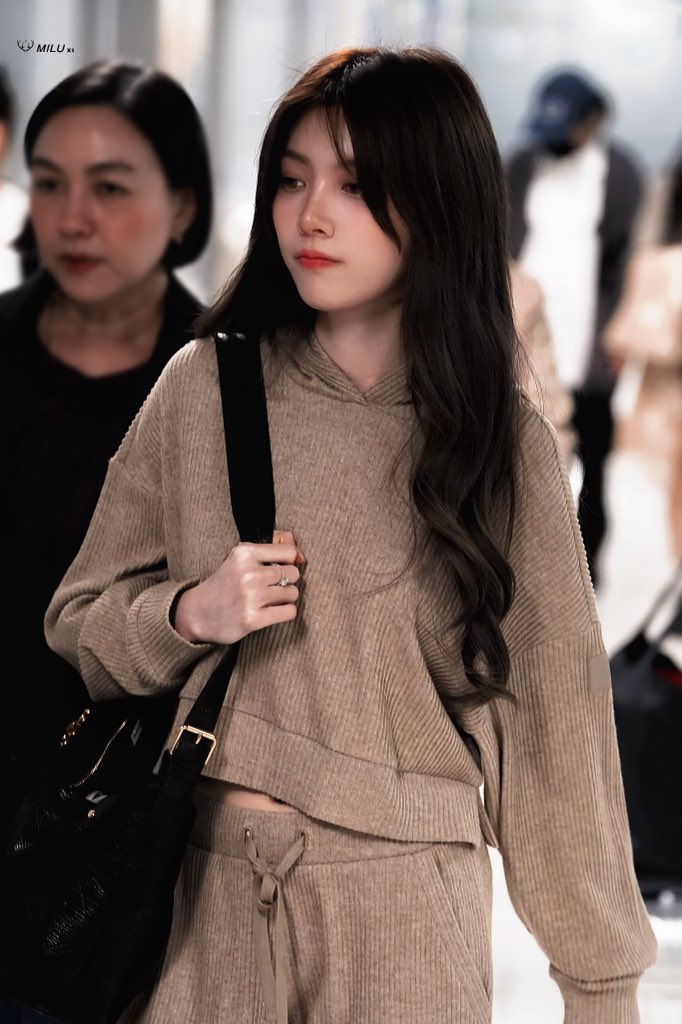 Miluxi30's tweet photo. 👉🏻👈🏻

LINGORM FLY TO DIORSS26
#LingOrmDiorAirportLook
#DiorSS26 #Dior #PFW #LingOrm https://t.co/DeFROoSDcj