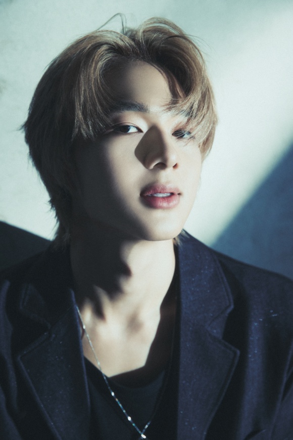 Thai artist <a href="/CwrNew/">NuNew</a> kicks off his Korean debut with the single "LEAVE ME WITH YOUR LOVE" on Sept. 30 at 6 PM KST. Known in Thailand for hit singles and Cutie Pie series acting, #NuNew brings a deeper vocal and rap style to Korea, produced by #ElCAPITXN. He celebrates with a fan