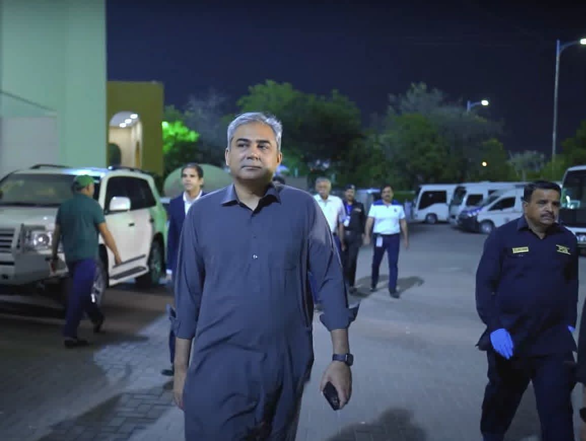 یہ ایک بندہ گائے موتر پینے والوں اور ان کے جیت پر کوہلے مٹکانے والوں پر بھاری ہے
#INDvsPAK