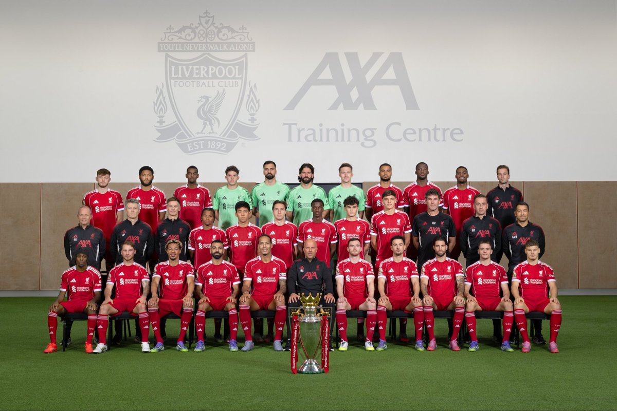 Official 25/26 squad photo. 🔴