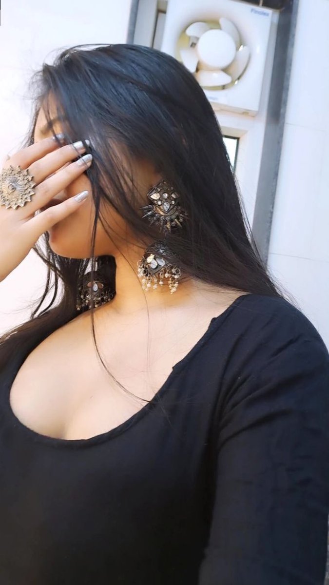 Shekhawat_089's tweet image. बिछड़ कर तुमसे एक दिन तुम्हें हैरान कर दूंगी,,

तुम्हारी झील सी आंखों को रेगिस्तान कर दूंगी......✨💯✍🏼