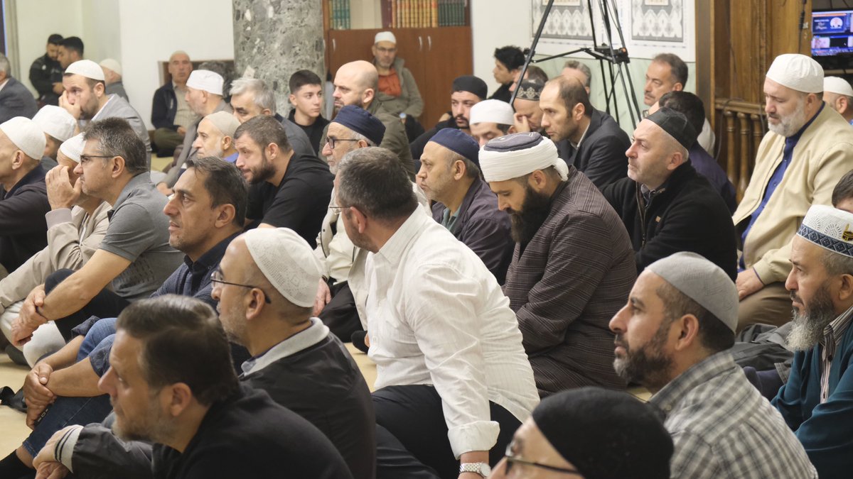 sumbulefendi's tweet photo. Sümbül Efendi Camii’nde emektar Diyanet İşleri Başkanımız Prof. Dr. Mehmet Görmez Hocaefendi’yi ağırladık.
Gazze başta olmak üzere ümmetin gündemine dair kıymetli sohbetleriyle bizleri ihya eden Hocaefendi’ye ve iştirak eden cemaatimize teşekkür ederiz. https://t.co/URBe2wJS0g