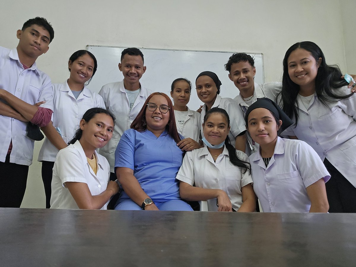 Hoy los estudiantes de 5to año de #ESM inician su rotación en la especialidad de Psiquiatría, un espacio de aprendizaje que les permitirá comprender la importancia de la salud mental como pilar fundamental del bienestar humano. Dirigidos por la Dra. Yamisleydi Montero. #CubaEduca