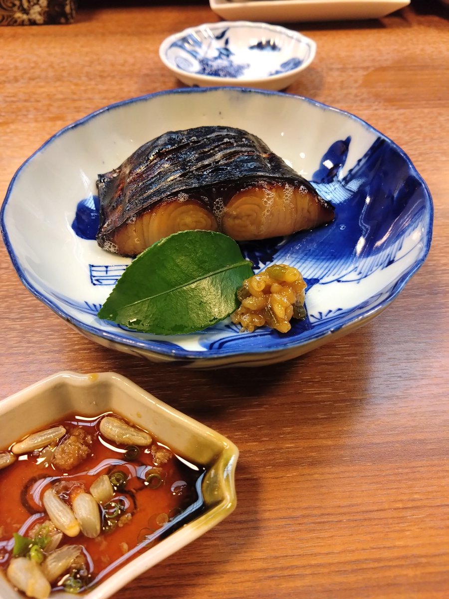 hanaha3104's tweet photo. 広島のあと、倉敷の美観地区に久々友達と行ってきた。
夜も朝も観光客で賑わってました。
案内所の方のおすすめ居酒屋がすごく美味しかった🐠 https://t.co/x2wArx8FxL