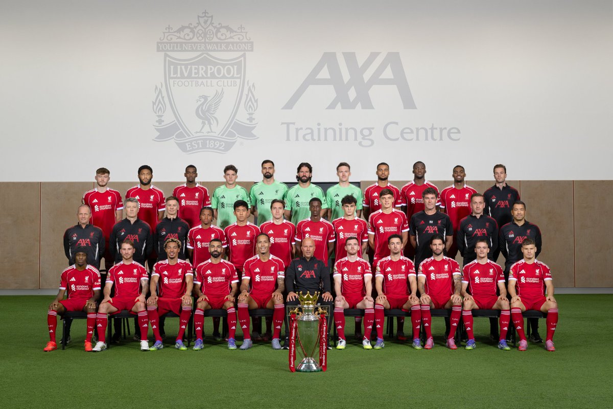 The official Liverpool squad photo 25/26.