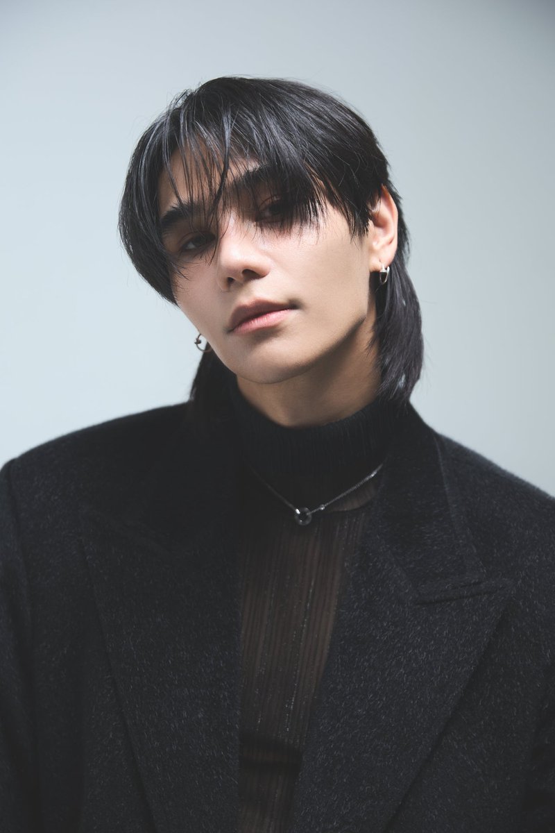 His long hair🧎‍♀️his dark vibe🧎‍♀️his dark gaze🧎‍♀️I need more of these kinds of photoshoots
#JeffSatur <a href="/jeffsatur/">𝗝 𝗘 𝗙 𝗙 𝗦 𝗔 𝗧 𝗨 𝗥 (罗杰夫)</a>
