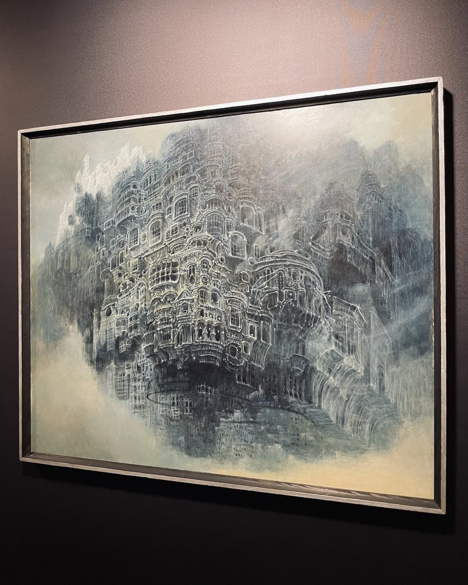 TAKIEGO BEKSIŃSKIEGO JESZCZE W WARSZAWIE NIE BYŁO! Zaglądamy dziś za kulisy powstającej  właśnie wystawy "Beksiński na Cytadeli Warszawskiej", by przekonać się jak wiele niesamowitych dzieł Mistrza zostanie na niej zaprezentowanych PO RAZ PIERWSZY 🖤 #Beksinski

To nie tylko