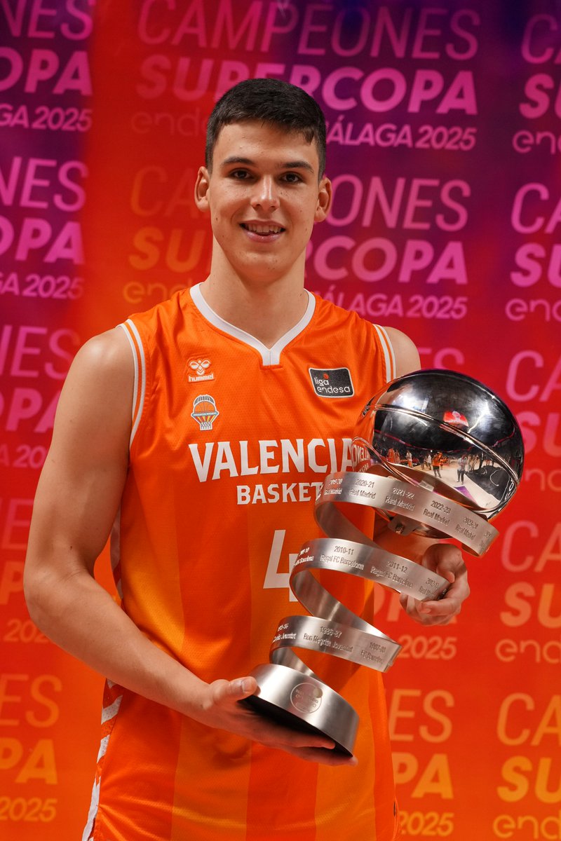 📸🏆 ¡LOS CAMPEONES DE LA #SupercopaEndesa 2025!

1️⃣ - <a href="/KamTaylor5/">Kam Taylor</a> 
2️⃣ - Josep Puerto
3️⃣ - Nate Reuvers
4️⃣ - Jaime Pradilla

| <a href="/valenciabasket/">Valencia Basket Club</a>