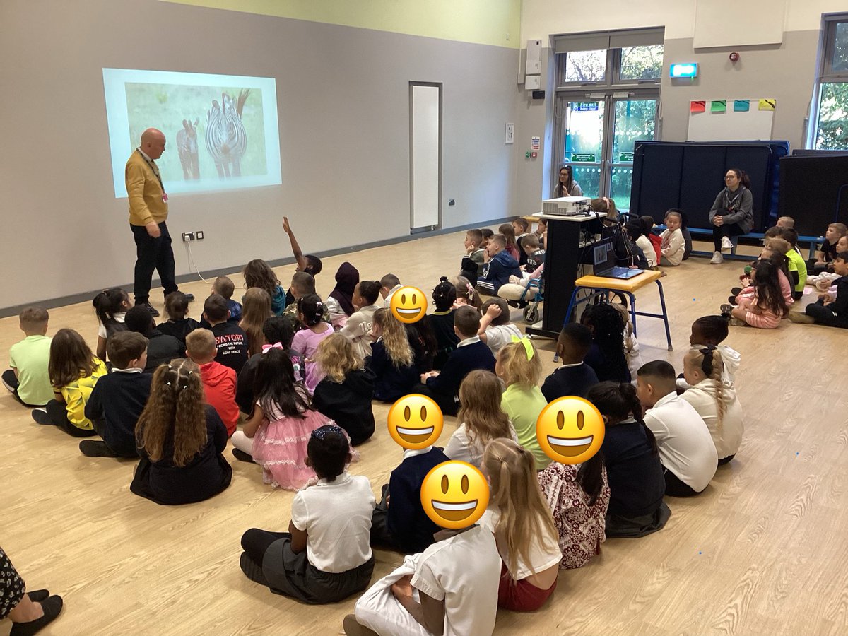 YewTreeSandwell's tweet image. Year 2 enjoying their “No outsiders” assembly  #learningwithoutlimits #everybodyequal