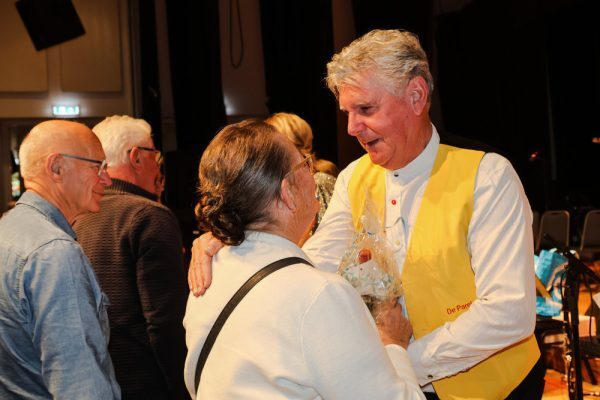 Jubileum De Parelmuzikanten en afscheid dirigent Peter ift.tt/oIp75Oq