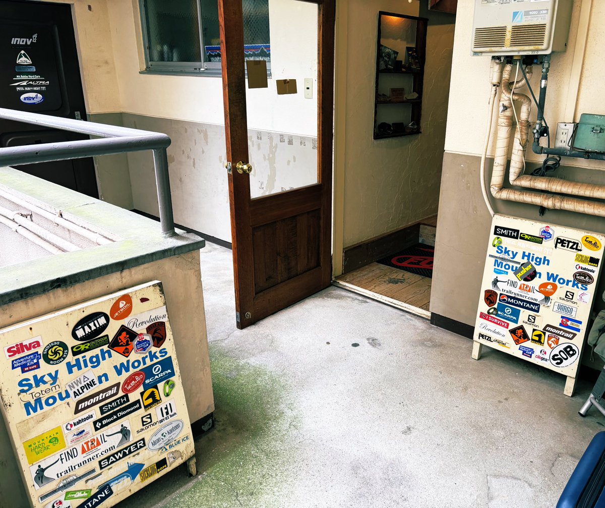 TEP1976JP's tweet photo. 芦屋川にあるスカイハイマウンテンワークスで北野さんのアツい思いと考え方をしっかりと理解しました。トレーニングします。てことでサーチンの踵あり1.0mmと踵なし0.8mmを入手。踵なしはオーダー品なので届く日まで待ちましょう。
#SkyHighMountainWorks
#Searchin
#芦屋ロックガーデン https://t.co/DT4KPoX5q2