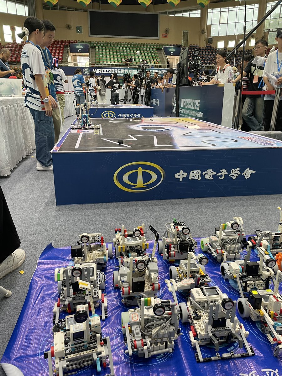 amychan301's tweet photo. Congratulations to the teams take part in 2025WRC Championship -ASEAN in Guangxi!
--ZMROBO Super AI
#WRC #SuperAI #SuperTrack #robot https://t.co/FNwGCcSd2H