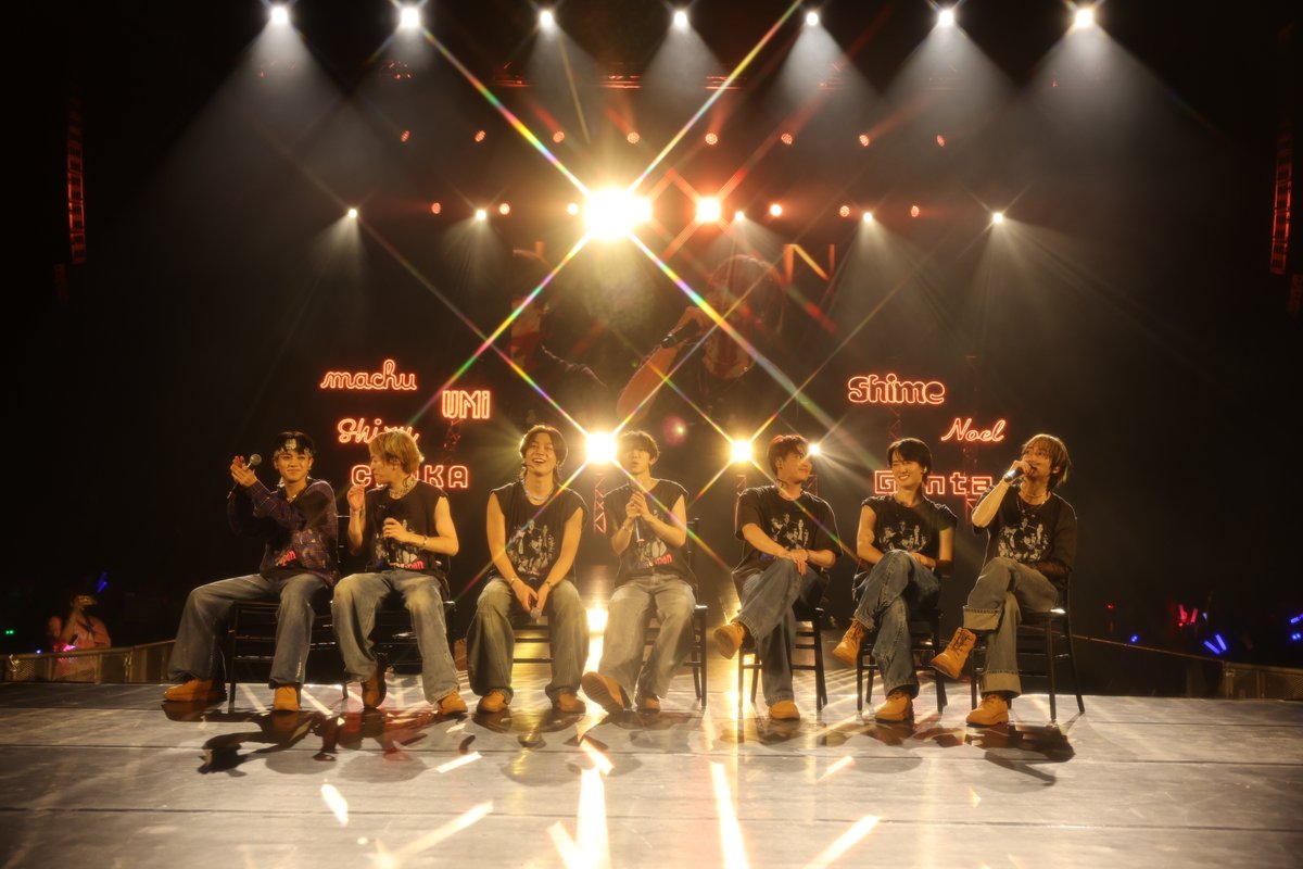 jefamily_th's tweet photo. Travis Japan ปิดฉากคอนเสิร์ตเวิลด์ทัวร์สุดยิ่งใหญ่ที่กรุงเทพ ! โดย Kaito กล่าวปิดท้ายว่า "คิดถึงแฟนไทยครับ" 

Travis Japan ได้ทำการแสดงคอนเสิร์ต Travis Japan World Tour 2025 VIIsual รอบสุดท้ายไปแล้วที่กรุงเทพ ประเทศไทย โดยทัวร์คอนเสิร์ตเริ่มต้นตั้งแต่เดือนสิงหาคม ออกแสดงไปทั่วเอเชียรวมถึงสหรัฐอเมริกา มีผู้ชมรวมกว่า 15,000 คน

โดยการแสดงในเอเชียเริ่มตั้นตั้งแต่เดือนกันยายน จำหน่ายบัตรเข้าชมหมดในทุกเมืองที่เดินทางไปทำการแสดง (ไทเป, ฮ่องกง และกรงุเทพ) โดยการแสดงที่กรุงเทพฯ ทำการแสดงที่ Thunder Dome, Muang Thong Thani เมื่อวันที่ 27 กันยายนที่ผ่านมา ที่แม้แต���ก่อนการแสดงจะเริ่มแฟนๆชาวไทยต่างร้องตะโกนเรียก Travis Japan อย่างดังสนั่น 

นอกจากจะขนเพลงดังมาอย่างมากมายแล้ว พวกเขายังมีโอกาสได้พูดภาษาไทยเช่น สวัสดีครับ น่ารักไม่ไหว จะหยุดน่ารักกี่โมง คุณคือดาวของผม เป็นต้น 

พวกเขายังทำการแสดงเพลง Encore ถึง 3 เพลง ได้แก่ My Dreamy Hollywood, PARTY UP LIKE CRAZY และ JUST DANCE! อย่างไรก็ตาม แม้การแสดงจะจบลงแต่แฟนๆยังคงตะโกนร้องเรียกพวกเขาไม่หยุด จนมีการทำการแสดงปิดท้ายในเพลง Unique Tiger ซึ่งถือเป็นการแสดงสดครั้งแรกอีกด้วย 

ก่อนลงจากเวที Miyachika เปิดเผยว่า พวกเขามีช่วงเวลาที่ดีที่สุดกับทุกคน แม้ว่าคอนเสิร์ตเวิลด์ทัวร์จะจบลง แต่พวกเขาจะเติบโตต่อไปและนำความบันเทิงที่ดีที่สุดจากญี่ปุ่นไปสู่โลก ขอให้แฟนๆเฝ้าติดตามต่อไป 

ก่อนที่ Kaito จะปิดท้ายเป็นภาษาไทยว่า "คิดถึงแฟนไทยครับ"
