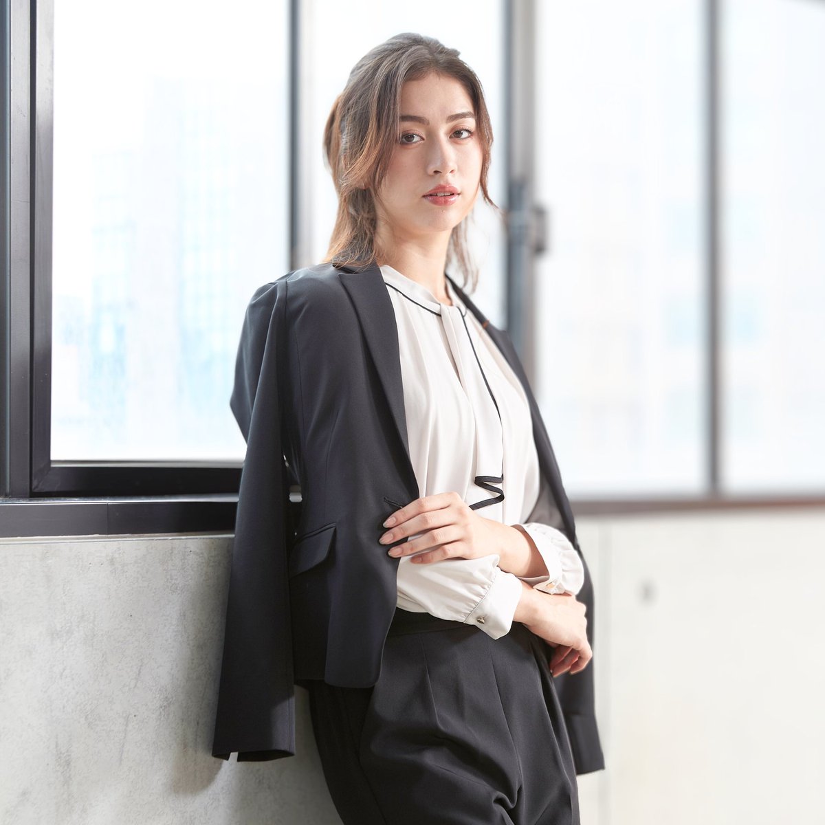 【💙𝐁𝐮𝐬𝐢𝐧𝐞𝐬𝐬 𝐂𝐨𝐥𝐥𝐞𝐜𝐭𝐢𝐨𝐧💙】
上班也要展現你的時尚品味！
#OfficeWear #BusinessStyle 
#職場穿搭 #西裝外套 #上班穿搭

｜臉書｜facebook.com/shimamura37 
｜埃駒｜bit.ly/2QYGiot

#しまむら #思夢樂 #shimamura
#日系服飾品牌 #日系穿搭 #多款 
#職場 #OL