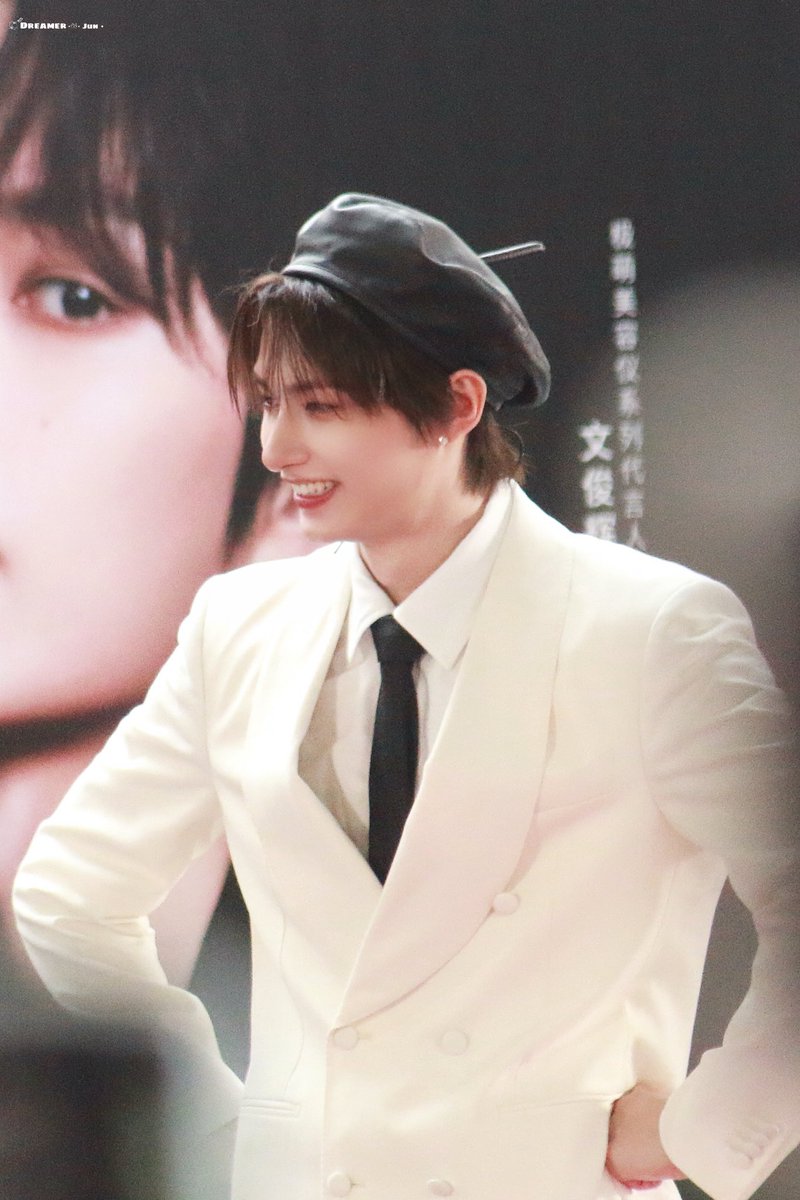 DreamerJun2's tweet photo. 250929
🐱☂️

#JUN #준 #문준휘 #文俊辉 #ジュン #SEVENTEEN   #세븐틴 https://t.co/OiWjfRRbjy