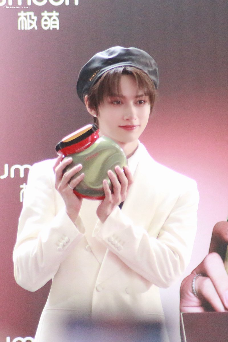 DreamerJun2's tweet photo. 250929
🤗

#JUN #준 #문준휘 #文俊辉 #ジュン #SEVENTEEN   #세븐틴 https://t.co/neai56F7eD