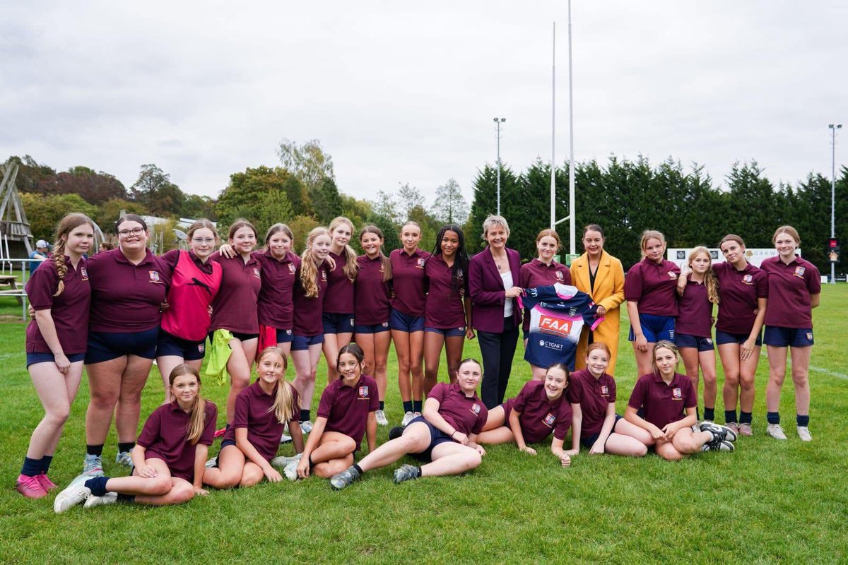 PATKingsSchool's tweet image. Friday was a great day for King’s Rugby, meeting Yvette Cooper and Stephanie Peacock, Minister for Sport &amp;amp; champion of women’s rugby!

We are proud that all our girls now play for #Pontefract Rugby Team as they chase success on and off the pitch. 🏉 🔥 #WomensRugby #BeKings