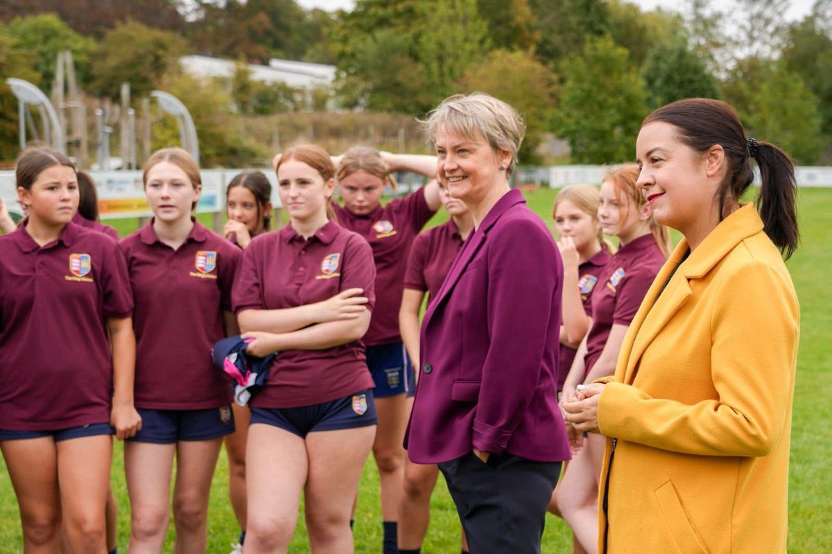 PATKingsSchool's tweet image. Friday was a great day for King’s Rugby, meeting Yvette Cooper and Stephanie Peacock, Minister for Sport &amp;amp; champion of women’s rugby!

We are proud that all our girls now play for #Pontefract Rugby Team as they chase success on and off the pitch. 🏉 🔥 #WomensRugby #BeKings