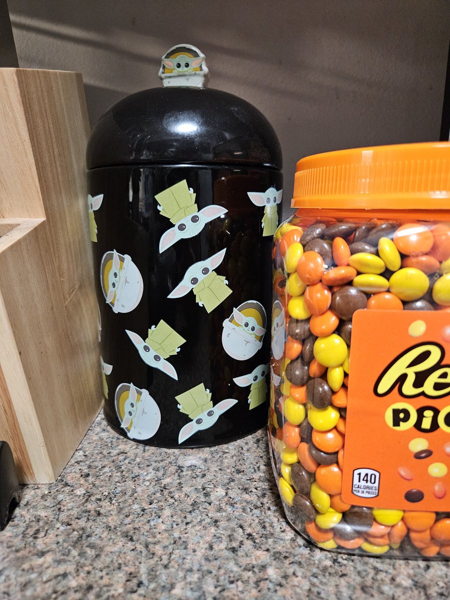 JesseMonster6's tweet photo. So I dump Reese's Pieces into my cookie jar to fill in the spaces between cookies because I don't think you understand what awesome is. #awesomesauce #piecesfillthevoid https://t.co/8i95wRr6BH