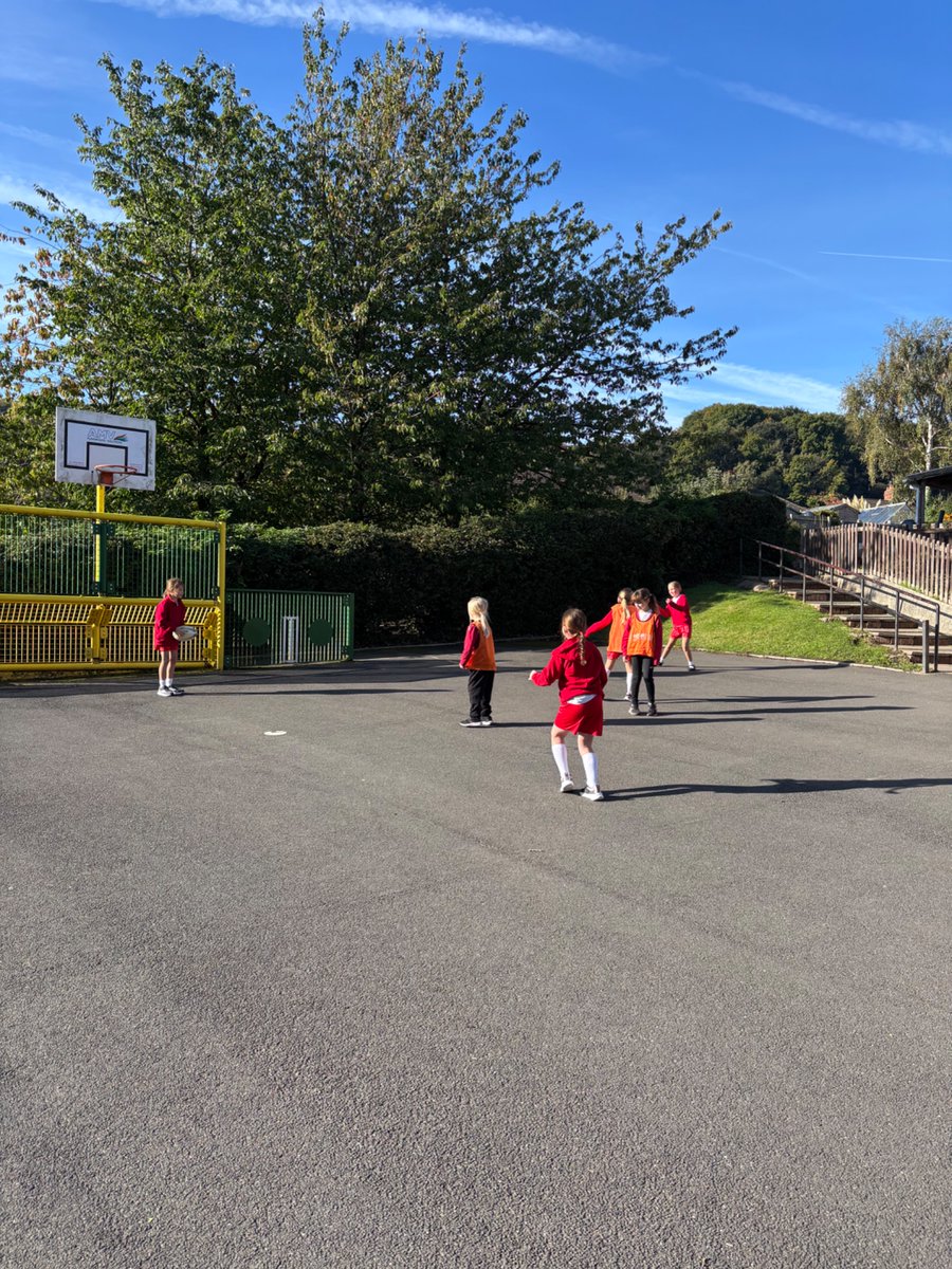 FrodshamCE's tweet image. Y4 have had an active start to the week! Putting our defence and attacking skills to the test in tag rugby #completepe #teamwork #communication