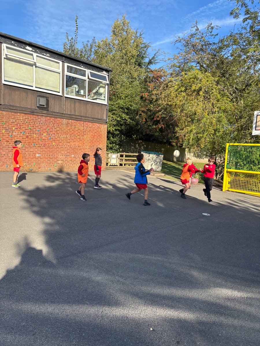 FrodshamCE's tweet image. Y4 have had an active start to the week! Putting our defence and attacking skills to the test in tag rugby #completepe #teamwork #communication