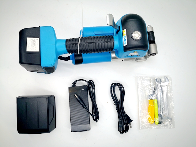 NaiweiP78713's tweet photo. YA19 Electric Handheld Packer! Bandwidth:11-19mm, band thickness:0.5-1.2mm. Tension force up to 4000N—powerful for securing packages, ideal for red bricks, papermaking &amp; more! Portable, reliable for daily &amp; heavy-duty use! #YA19Packer #ElectricHandheldTool #HighTensionPacker https://t.co/ro8uuQG8wJ