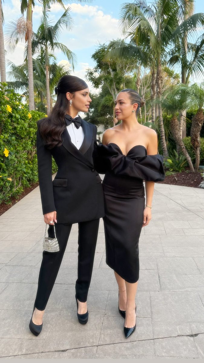 noskhabar_ae's tweet image. صوفيا كارسون في حفل زفاف سيلينا غوميز
#SofiaCarson #SelenaGomez #selenagomezwedding