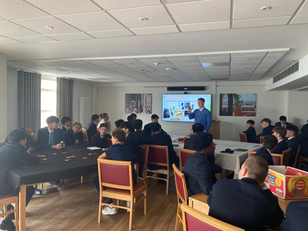 Brilliant week of presentations, starting off with a quick refresher on supplements &amp; a food first approach for Walton House