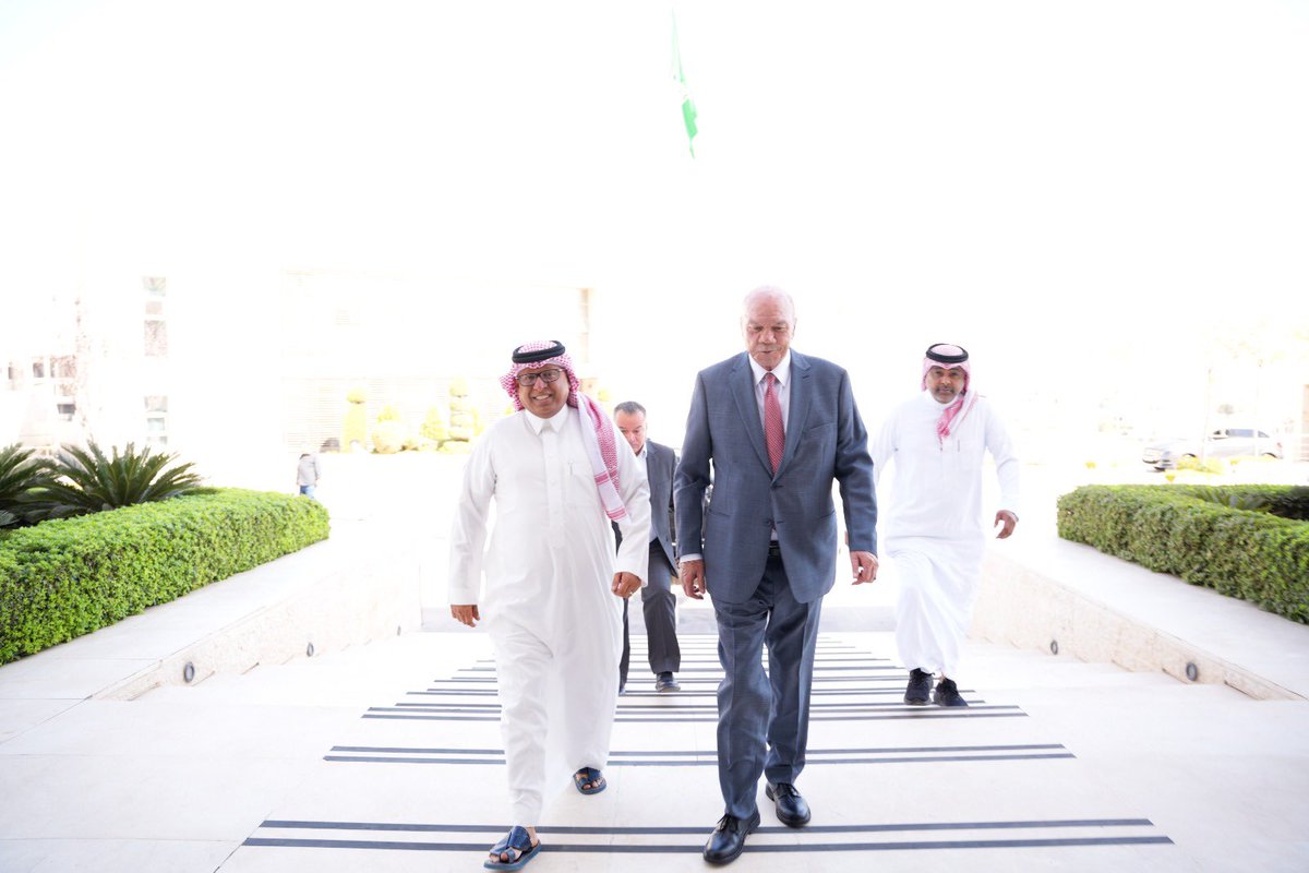 استقبل 
القائم بالأعمال بالإنابة #محمد_بن_حسن_مونس <a href="/monis557/">M.MONIS</a> اليوم في السفارة دولة رئيس مجلس الأعيان الأردني  #فيصل_الفايز <a href="/Senatejordan/">The Jordanian Senate</a> 

وخلال اللقاء،قدم دولته التهنئة باليوم الوطني٩٥ للمملكة وبحث مع مونس العلاقات السعودية الأردنية في مختلف المجالات وسبل تعزيزها وتطويرها.