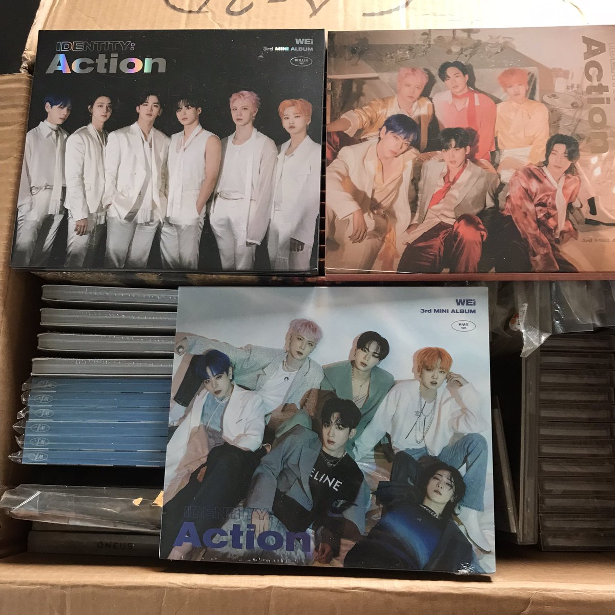 aecollectionsph's tweet photo. [#AECPH_Onhand]
wts lfb ph

WEi (Sealed Album)
— Identity: Action [Roller ver. + Ocean ver. + Wave vers.]

price: all in, pf &amp; sf excluded
♡ ₱500 per set

→ onhand
→ sealed album only
→ sold as set only
→ 5 sets available

dop: within 3 days
mod: j&amp;t

💌 dm to buy! https://t.co/1IOKok3CSi