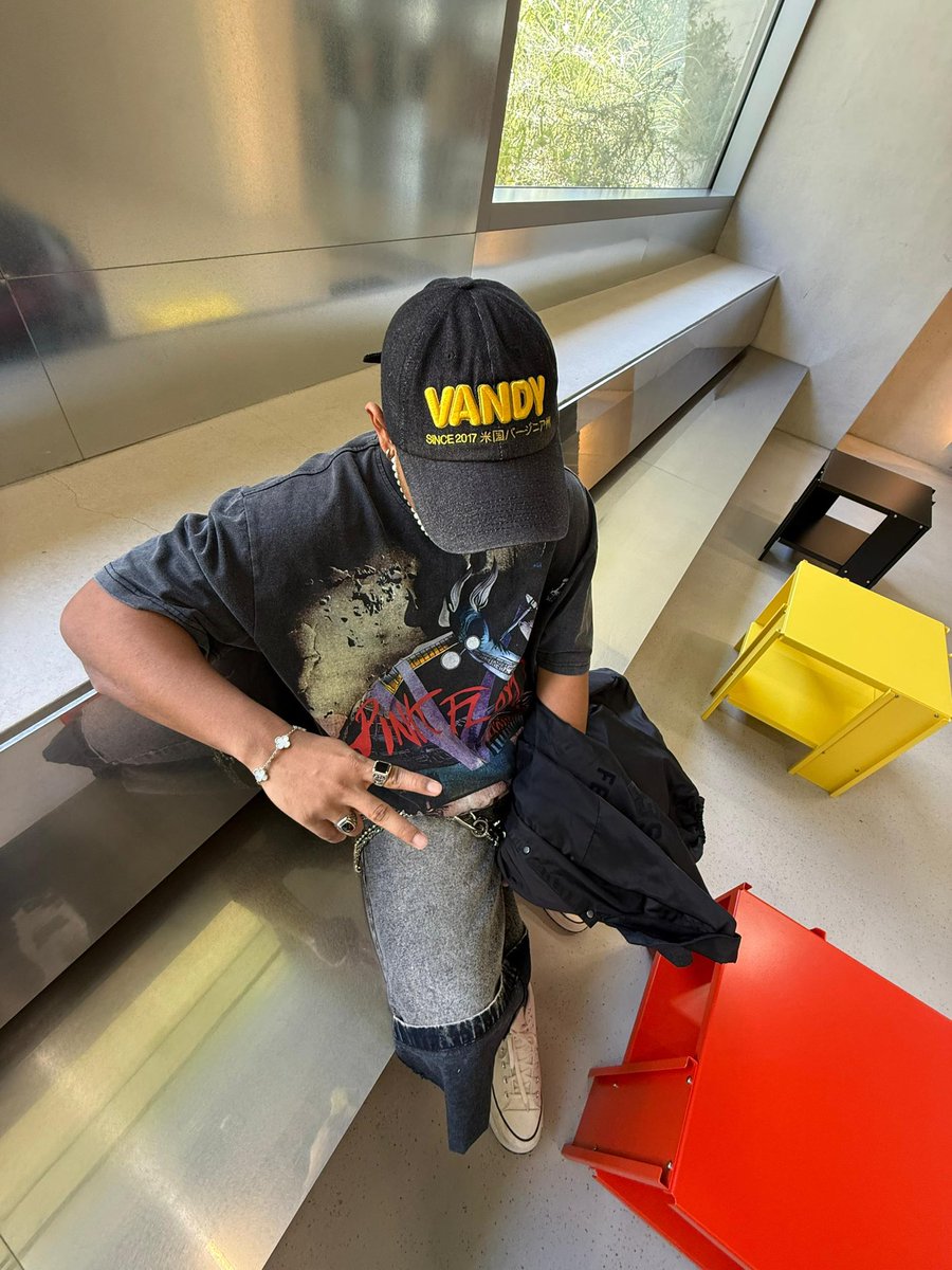 Pukerainbow 🤮🌈 tweet media