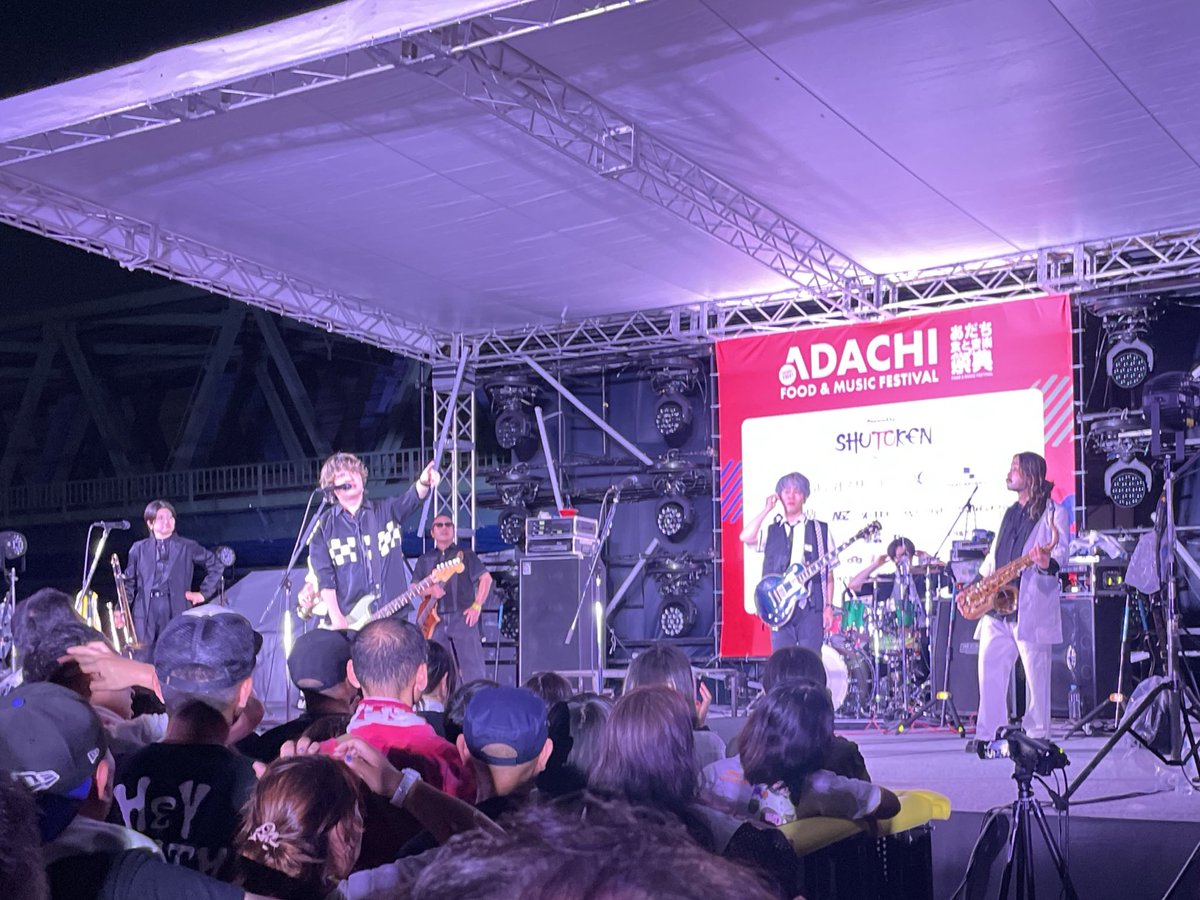 su_ta_low's tweet photo. 昨日はあだち食と音楽の祭典へ。
赤飯さんからMAYSON's PARTY、バックドロップシンデレラ。
図書館前でバクシンファンのお姉さんが声をかけてくれて会場まで一緒に行ってくれた、ありがとうございました！
あゆみさんが私の手を取り上を渡って行ってくれた🙌ﾔｯﾀｰ https://t.co/IVB4tLTgii