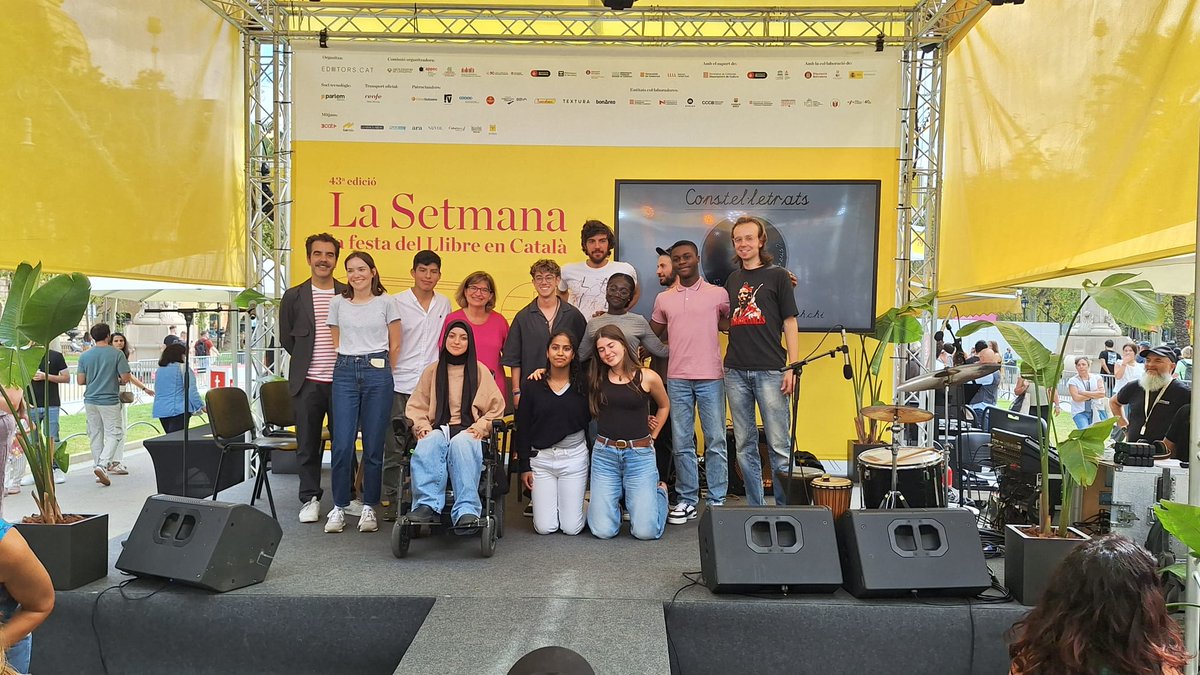 lletres's tweet photo. ✨Totes les veus dona la paraula al talent jove✨
Dissabte, 14 joves d’Osona van compartir relats i poemes en un 📚llibre col·lectiu, un 🎙️pòdcast en directe i un 🎶 recital amb @laclotavic.
👉 La cultura també és seva, i amb ells i elles creix i es transforma.
#PNLL #Lletres https://t.co/zE6HGvBVlb