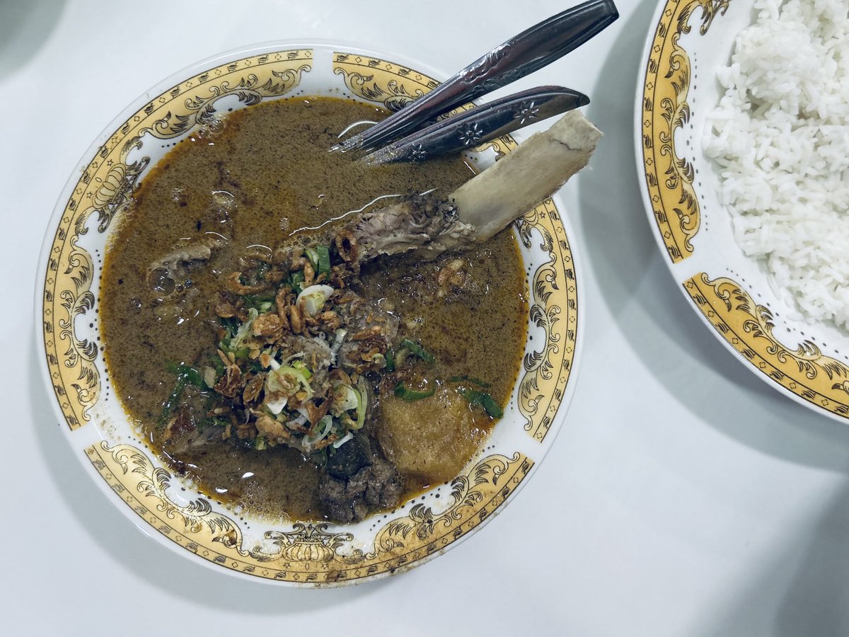 lokeeys's tweet image. Makassar makanannya ga ada yang fail! &amp;lt;3