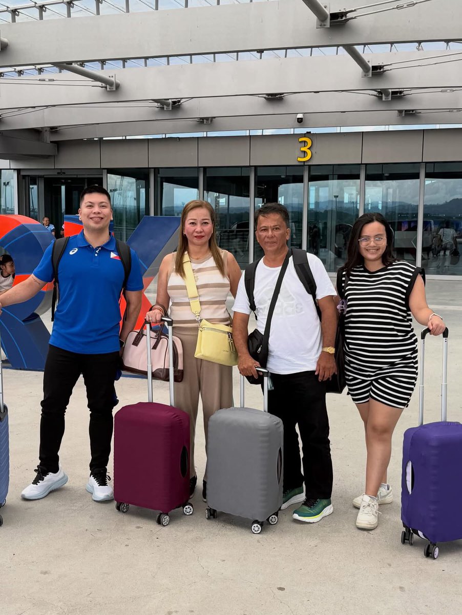 Family is LOVE

 #firstthingsfirst #firstfamilyholidayabroad✈️ #completefamily👪💕