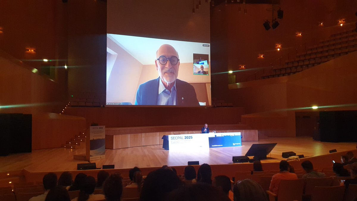 Para la conferencia de clausura #SECPAL2025 tuvimos el honor de contar con
<a href="/HMChochinov/">Harvey Max Chochinov</a>
con el tema "Dignity, Personhood, and the Essence of Intensive Caring". Un brillante recordatorio de la importancia de ver a nuestros pacientes, de reconocerlos en su situación #DignityTherapy
