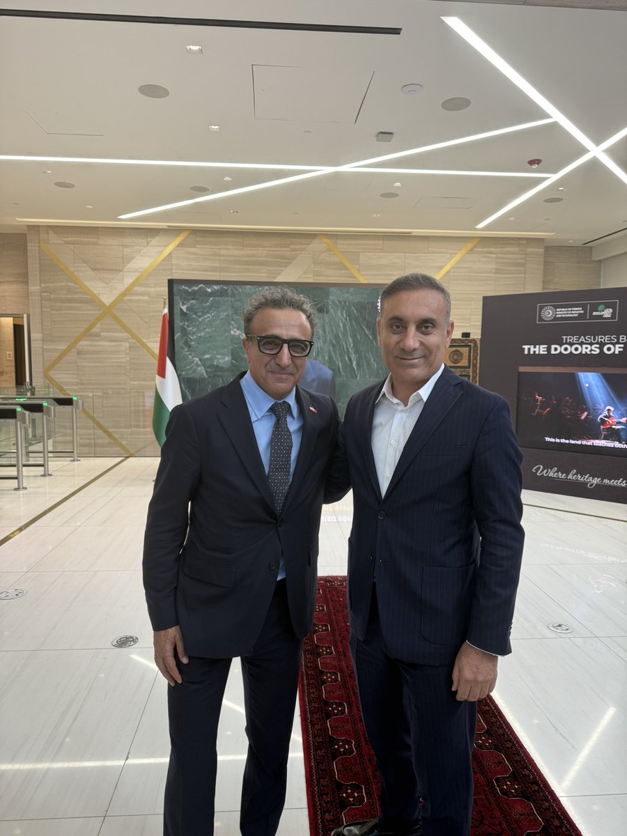 New York’ta Hamdi Ulukaya ile girişimcilik ve eğitim üzerine keyifli bir sohbet gerçekleştirdik. Gençler için sunduğu fırsatlar ve ilham verici çalışmaları gerçekten etkileyici. 🌍✨

#HamdiUlukaya #Chobani #Girişimcilik #Eğitim #Gaziüniversitesi #gençler