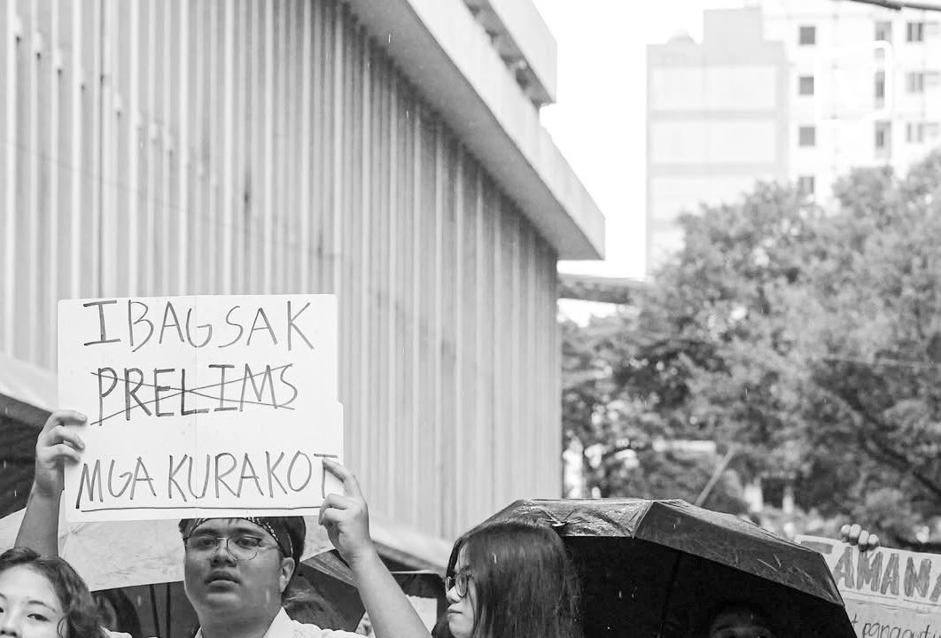 rnfpdlsdl's tweet photo. This caught my attention. 😭🤣
#GoUSTe! #Walkout 
(C) The Varsitarian https://t.co/2EmZodn7kP