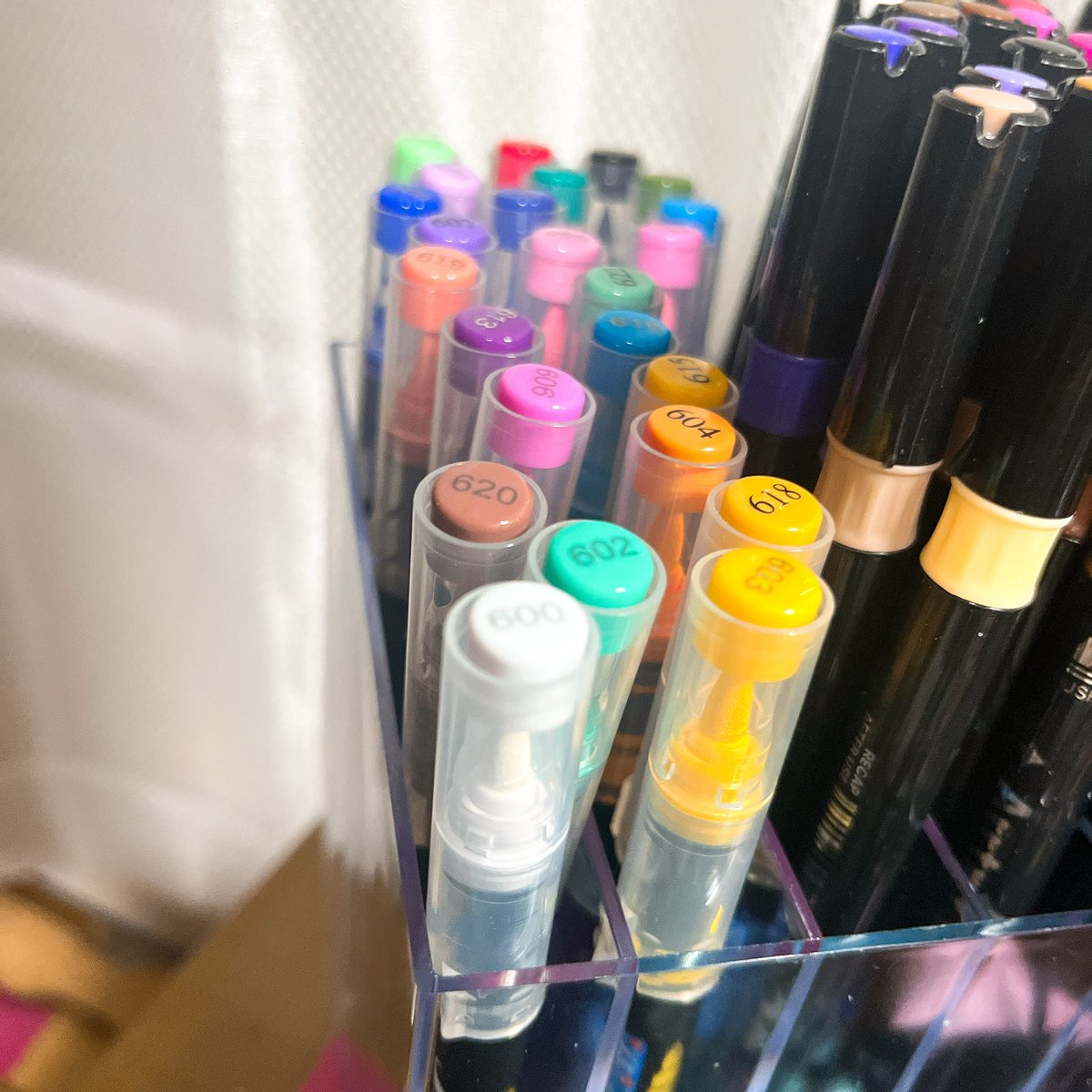 urabe_rocinante's tweet image. 別のアクリルマーカー買ってみた。
ムラになりにくいし、乾かせば濃い色の上から黄色も乗せれるからいいかも。
馴染ませるのもできるしね。
 #flysea  #アクリルマーカー  #acrylicmaker