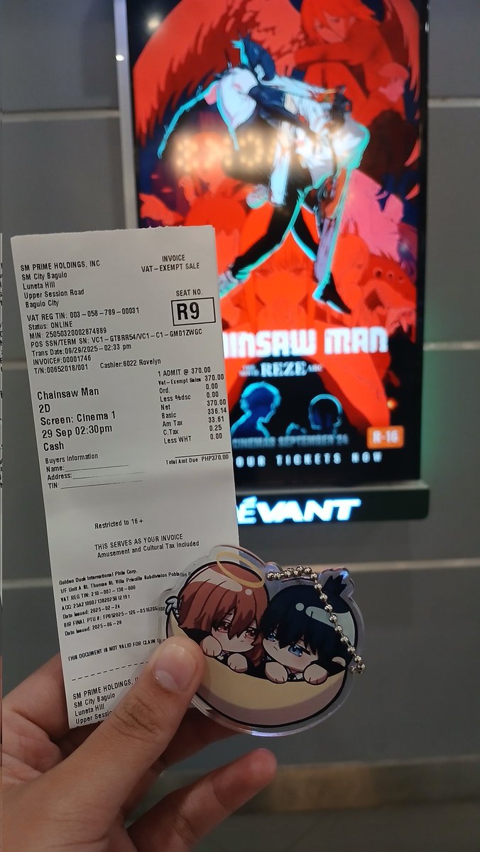 my ankle hurts. i think i sprained it but it's all worth it bc i got to see peak. im so glad i went even if i was alone 💗