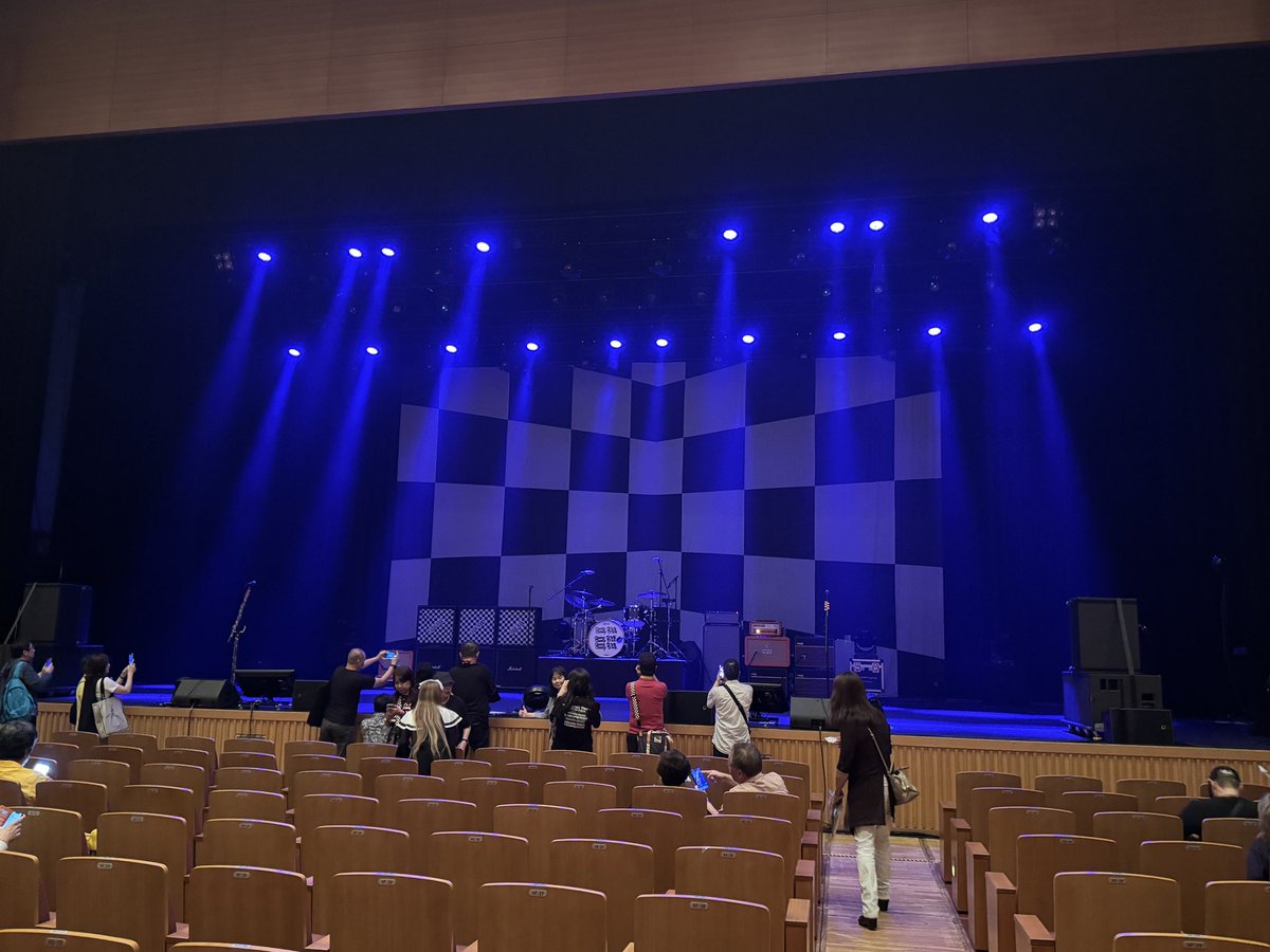 yunyann2's tweet image. 会場内に入った。テンション上がってきた😆
#CheapTrick #チープ・トリック 
#グランキューブ大阪