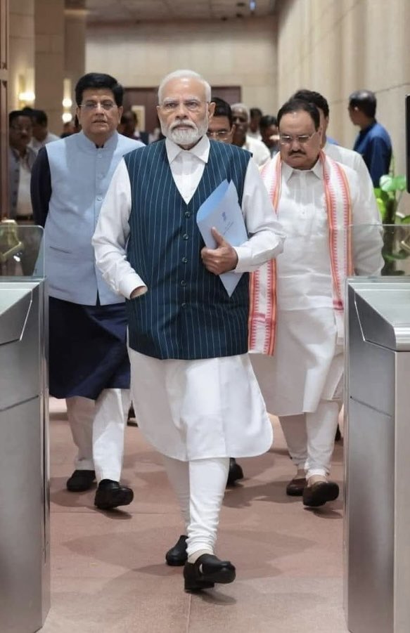 YogeshSShinde2's tweet photo. @NayakRagini https://t.co/AcwUj6nVBX