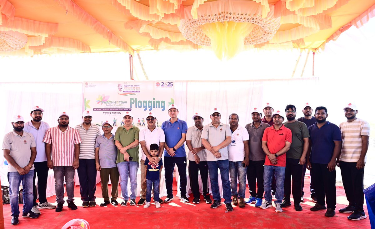 Paradip Refinery organised a 'Plogging' event at Paradip Sea Beach as part of #SwachhtaHiSeva campaign.

Through ‘Shramdaan’, we showcased our commitment for a cleaner &amp; greener India.

#SHS2025
#Swachhotsav
<a href="/SwachhBharatGov/">Swachh Bharat Urban</a>
@SwachhBharat
<a href="/MoHUA_India/">Ministry of Housing and Urban Affairs</a>
<a href="/MoJSDDWS/">Department of Drinking Water & Sanitation (#DDWS)</a>