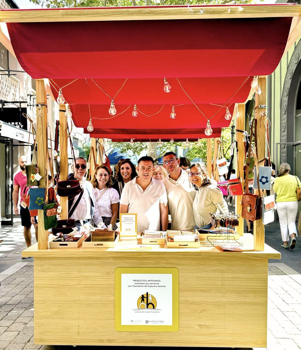 AsocNHorizonte's tweet photo. ¡Un éxito total! 🙌 Gracias a @LasRozasVillage por abrirnos sus puertas en su 25º aniversario. Nuestros productos artesanales han encontrado un lugar especial y hemos compartido la labor de #NuevoHorizonte con miles de visitantes. #Autismo #AutismoVidaAdulta https://t.co/S0X3Nc8UlH