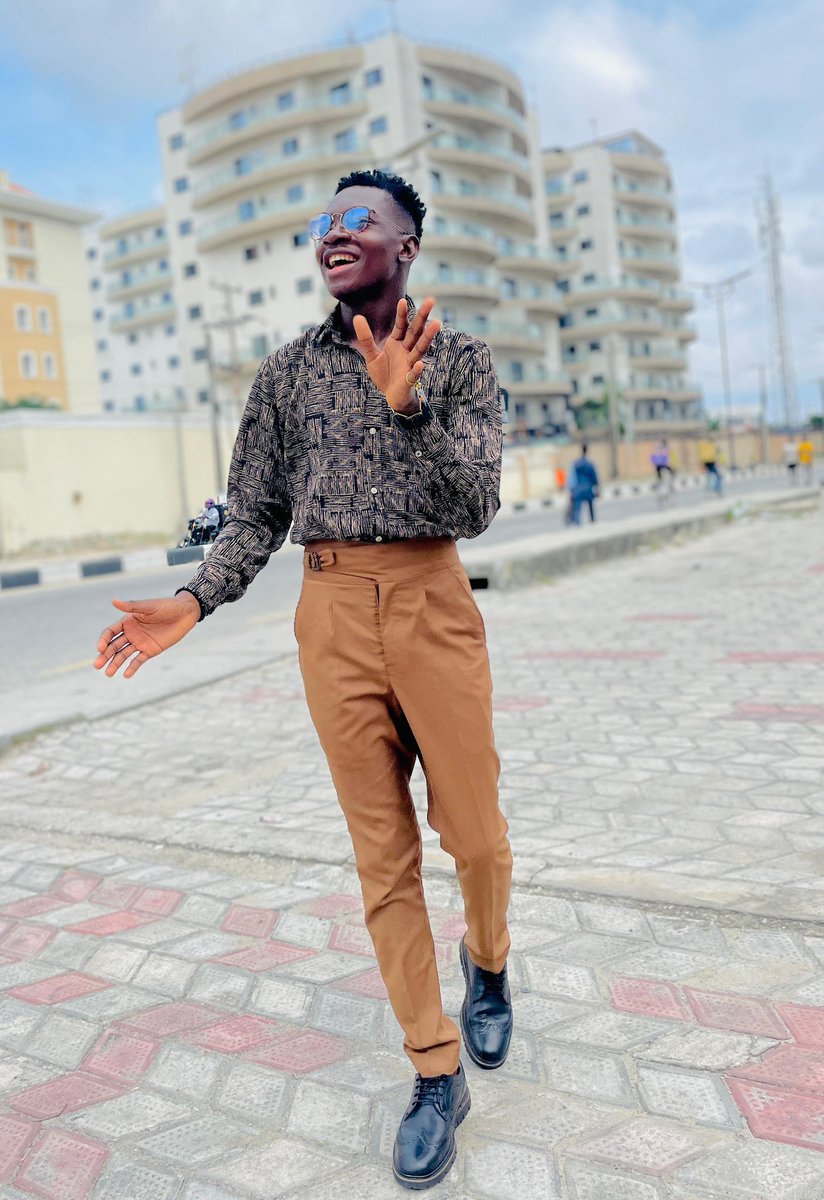 thatgirlladeyyy's tweet image. Some Mondays need coffee. Some Mondays need a beautiful view.😍 

Start your morning with beautiful pictures of my fashionista friend... What a gorjous human! 😮‍💨

The last slide is definitely my favorite 🤭

@tosiiiinnn___ don't ever stop spamming meeeeeeee 🙈

#StyleCrush