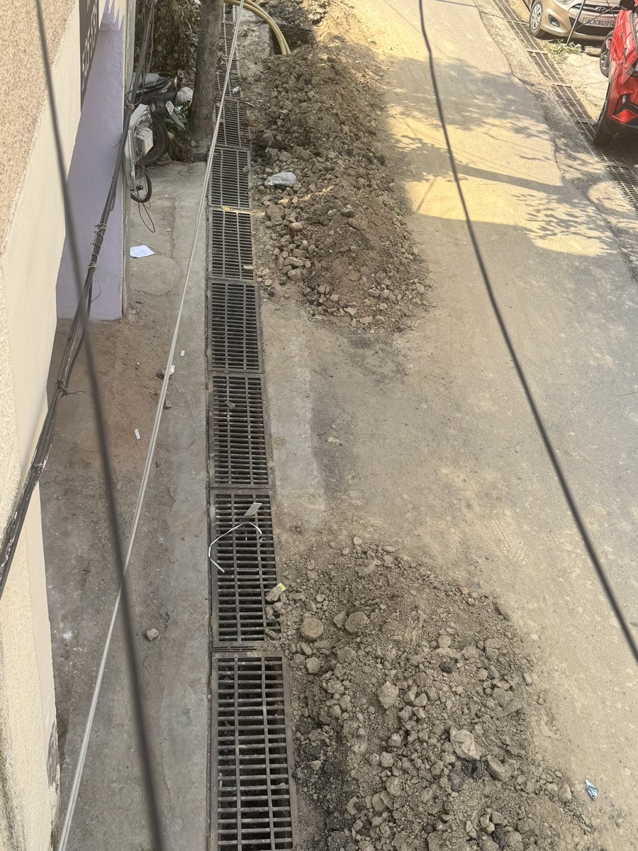 PramodSR_UK2UP's tweet photo. ⚠️ Urgent: In Jalvayu Vihar, Sec 21 &amp; 25 Noida, deep pits &amp; mud left open by a contracted person named Shiva (UPPCL work). This can cause accidents!

@noida_authority @UPPCLLKO SDO Sir Shree Biswajit
Please support immediately

No one knows by when they will be filled https://t.co/gv6Atv1JH1